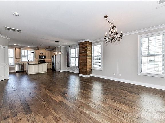 4th image of 125 Capital Ave #E