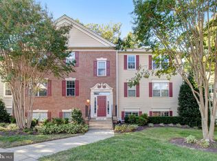 12014 Golf Ridge Ct APT 102, Fairfax, VA 22033