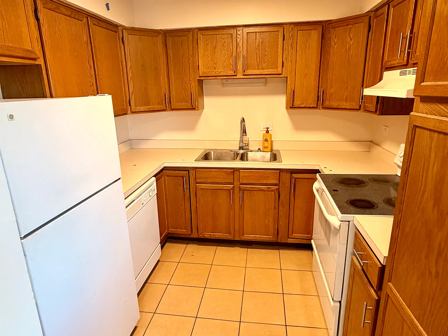 3 bed, 1300 sqft, $1,895 — Photo 3