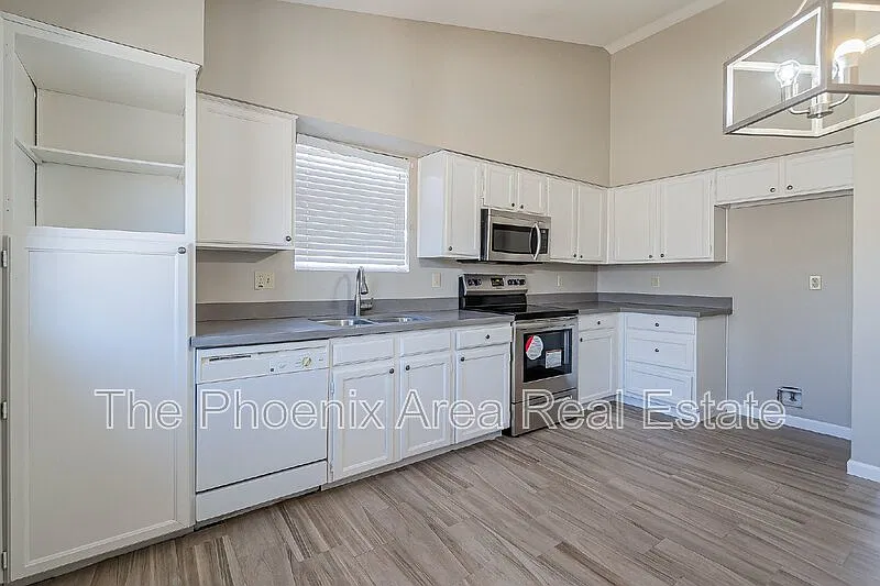 3 bed, 2.0 bath, 938 sqft, $1,450 — Photo 3