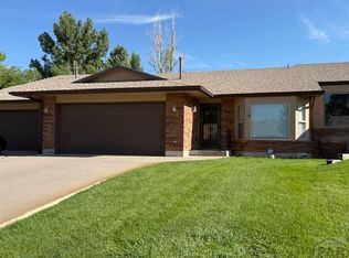 6 Windbridge Ln, Pueblo, CO 81001