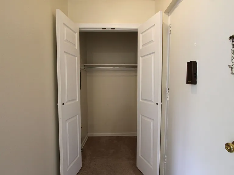 West Walnut Lane Apartments — Photo 26