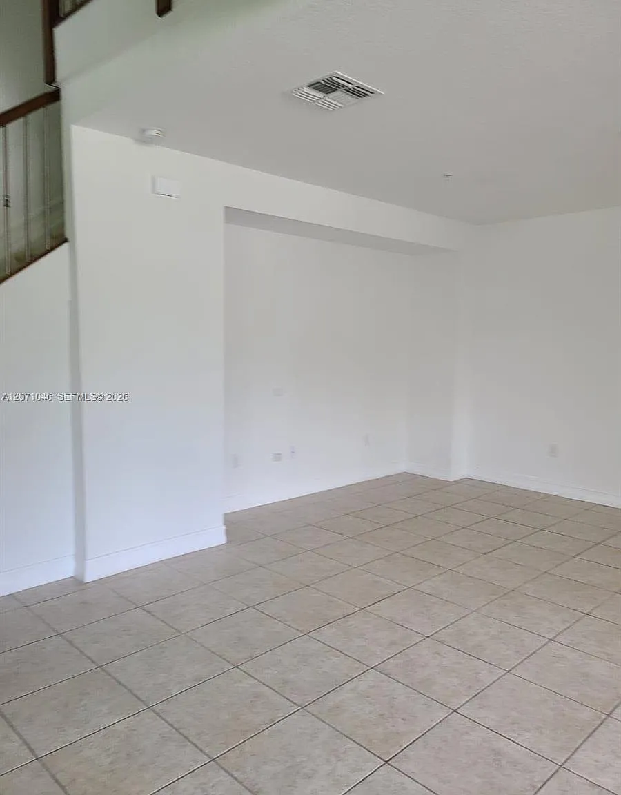 $3,900 11362 Sw 15th St — Photo 3