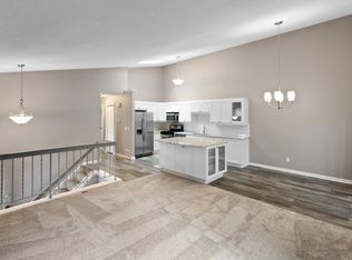 8389 Oakview Ct N, Maple Grove, MN 55369