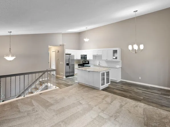 8389 Oakview Ct N, Maple Grove, MN 55369