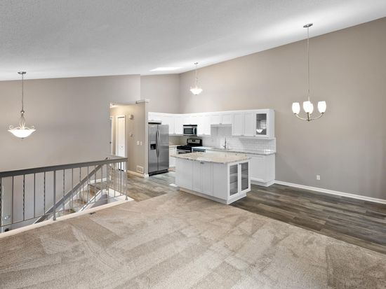 8389 Oakview Ct N, Maple Grove, MN 55369