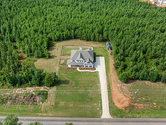 3rd image of 1751 Mountain Hill Rd