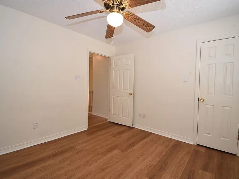 207 N Homer St — Photo 11