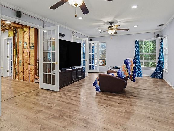 5th image of 1014 Commerce Dr