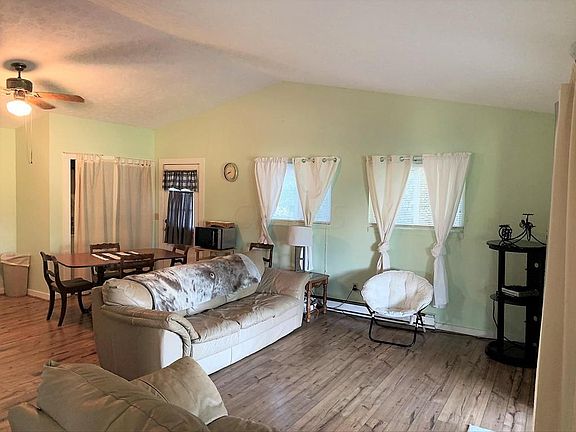 3rd image of 1073 Apple Valley Dr