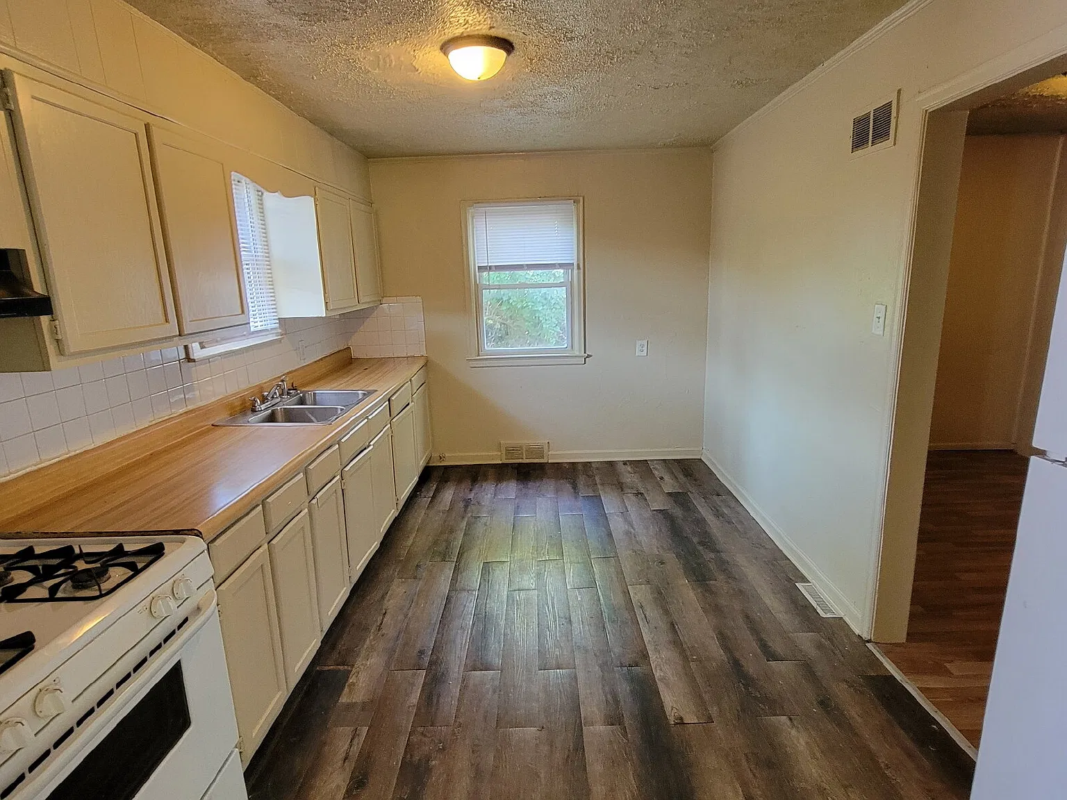 2 bed, 1.0 bath, $1,000 — Photo 3