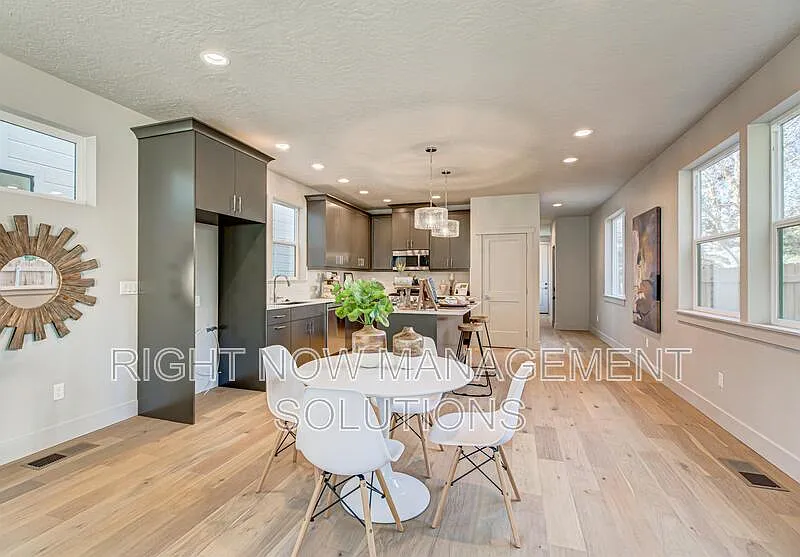 4 bed, 3.0 bath, 1730 sqft, $2,800 — Photo 3