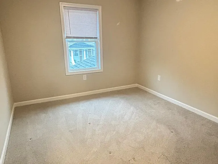 30 Forest Ave — Photo 5