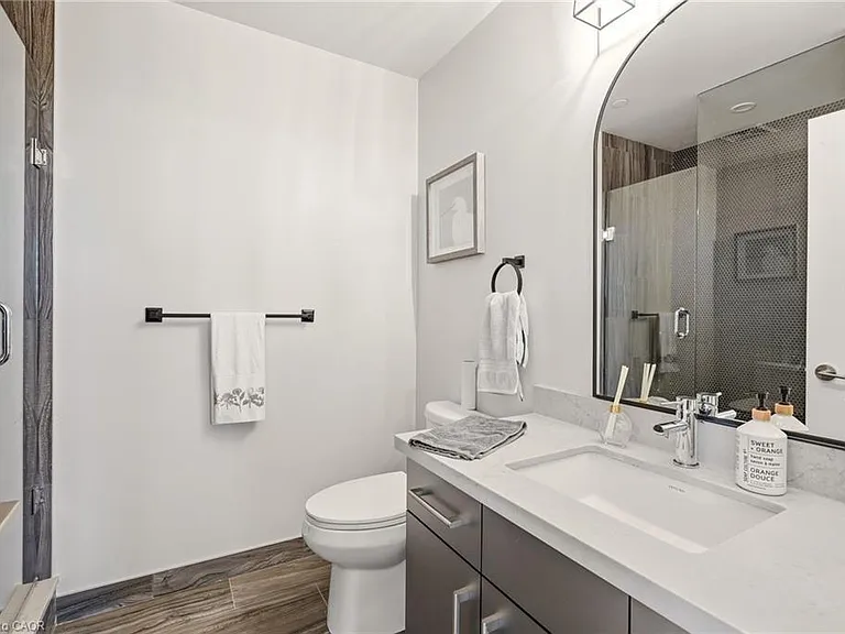 2007 James St #1607 — Photo 17