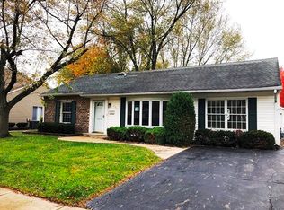 652 Autumn Dr, Roselle, IL 60172