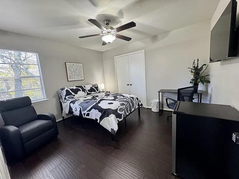Hamlin Valley Dr — Photo 1