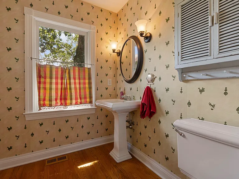 5820 Chamberlain Ln — Photo 45