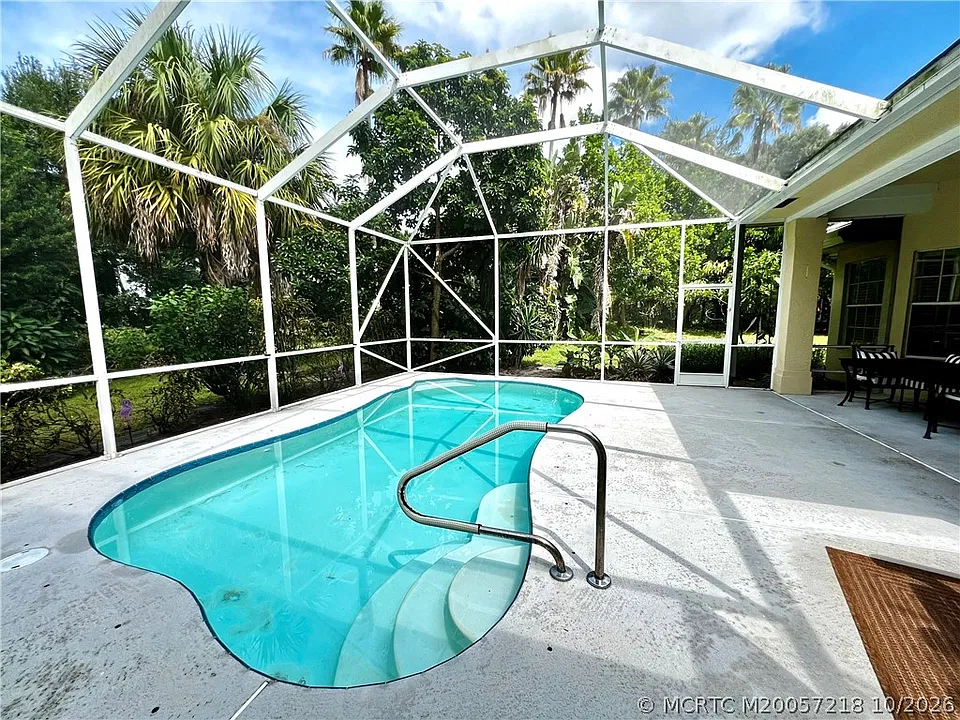 406 SW Fairway Lndg