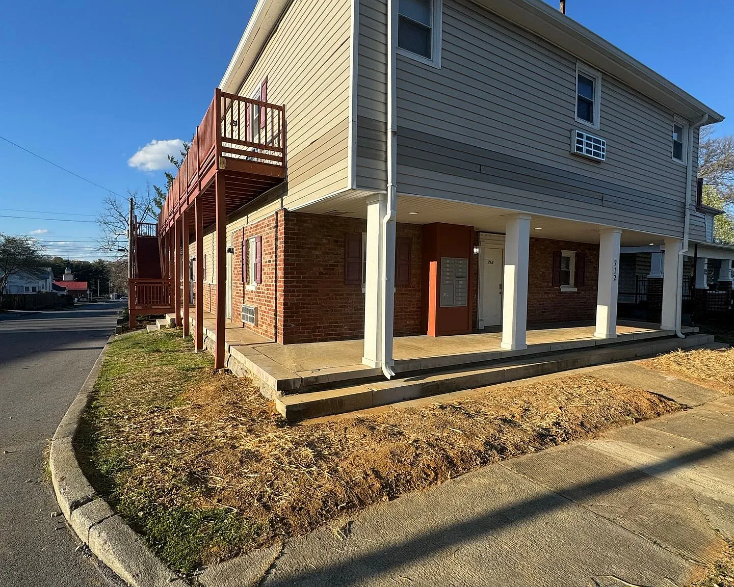 712 Lamont St. — Photo 1