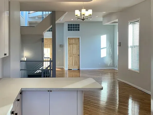 25-54 37th Street image 3 of 36