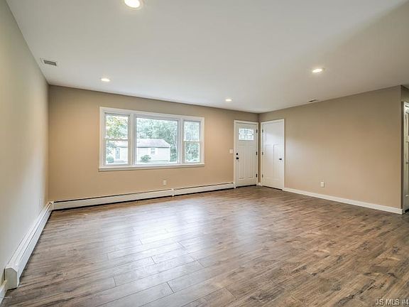 4th image of 1041 9th Ave