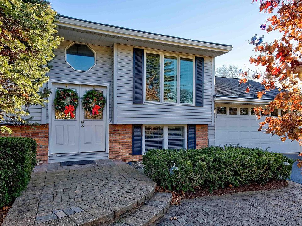 1st image of 7 Marjorie Dr