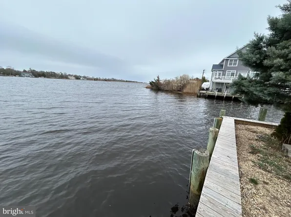 825 Oxgoose Dr, Lanoka Harbor, NJ 08734