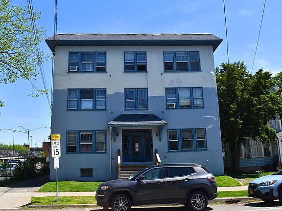2nd image of 86 Oak St