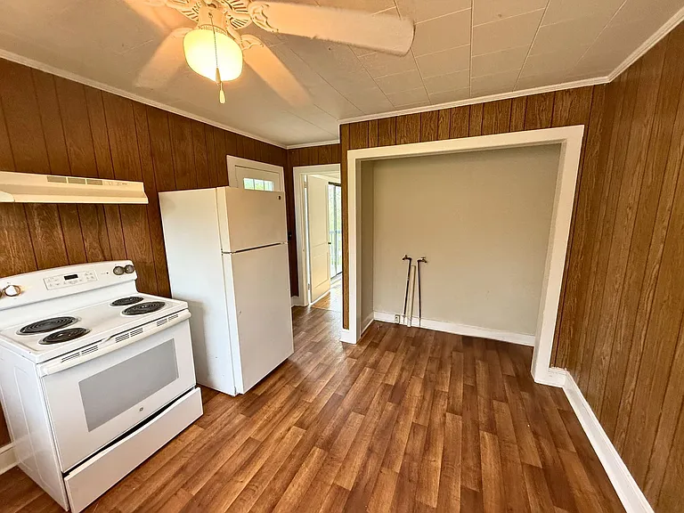2311 Central Dr — Photo 11