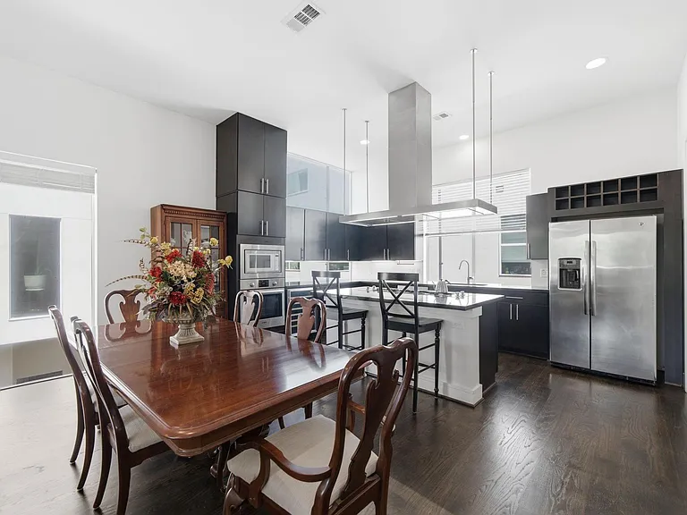 1221 W 17th St — Photo 10