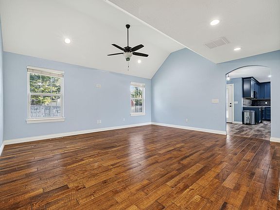 5th image of 253 E Grace Street