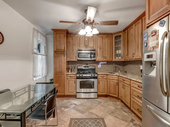 2209 Knapp Street image 1 of 5