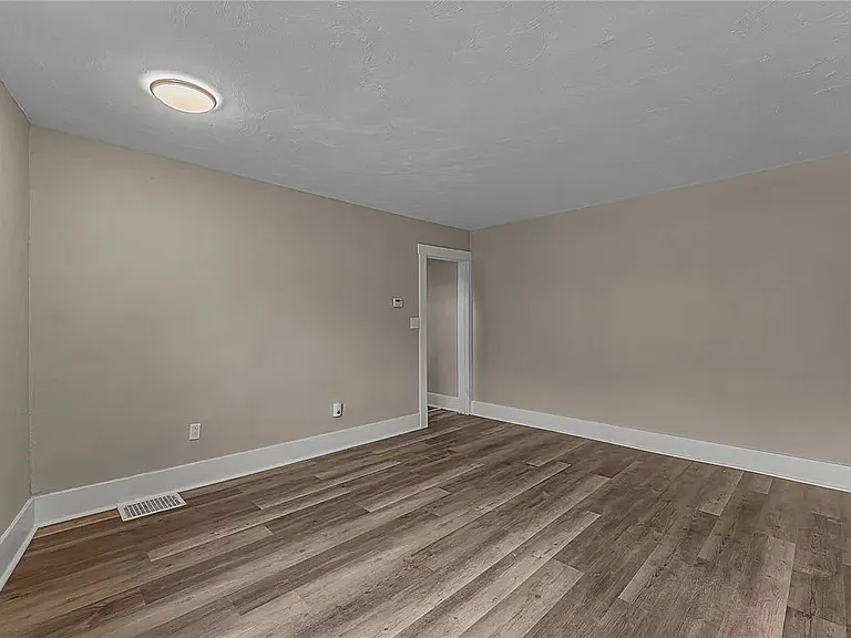 5243 Keystone St — Photo 5