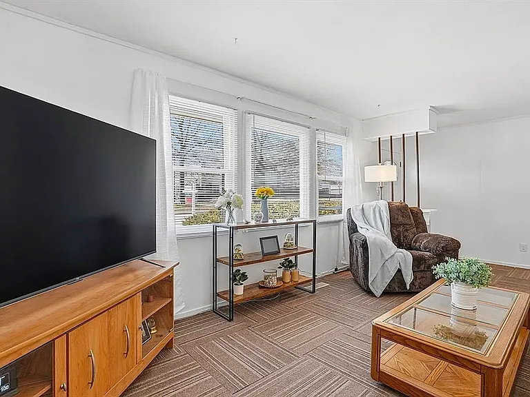 25 Lyman St — Photo 28