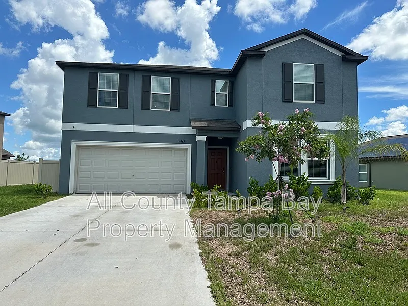 6 bed, 3.0 bath, 3362 sqft, $3,000 — Photo 2