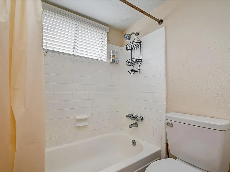 3903 Hermitage Hollow Ln — Photo 23