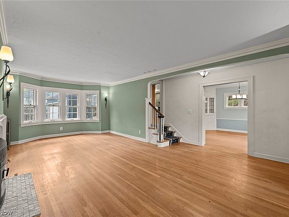 3rd image of 2920 Huntington Rd