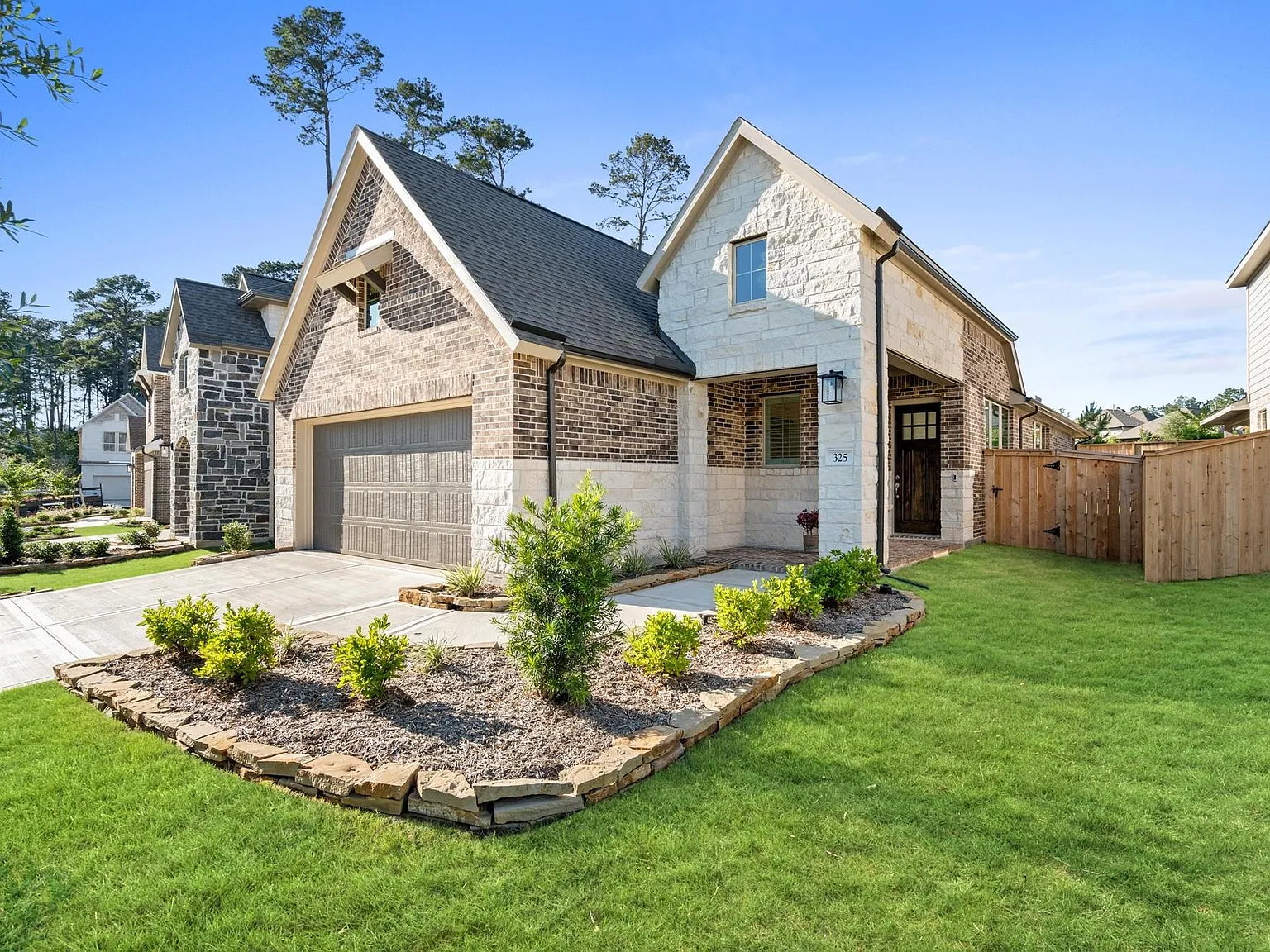 4 bed, 2.0 bath, 1760 sqft, $2,600 — Photo 3