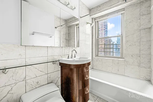 Sold by Elegran | media 8