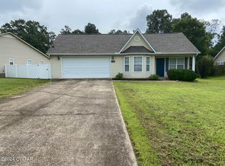 566 Todd Ray Cv, Henderson, TN 38340
