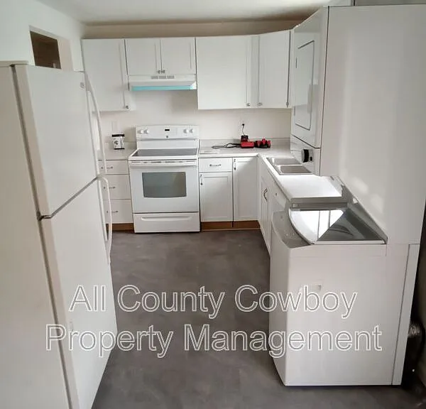 705 Ferris Ct #4 — Photo 2