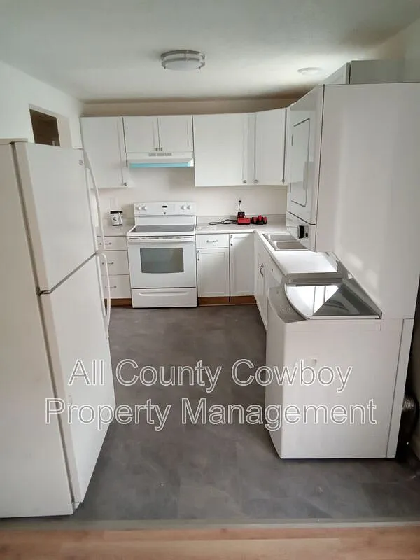 Building Photo - 705 Ferris Ct #4