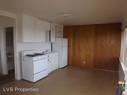 2nd image of 2647 Greenwood Ave