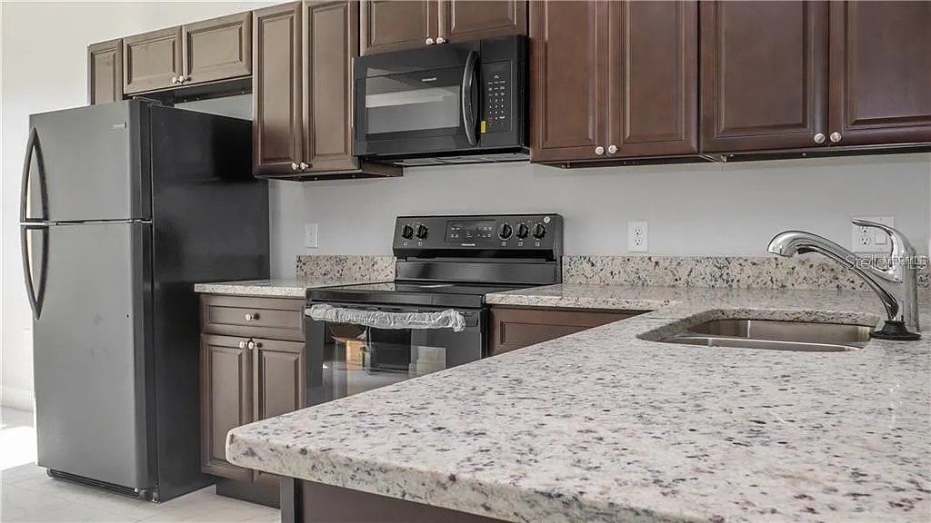 3 bed, 2.0 bath, 1200 sqft, $1,650 — Photo 2