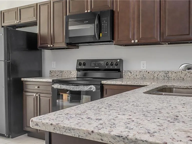 401 Albatross Ct #B — Photo 2