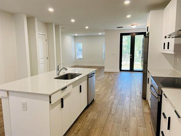 4th image of 370 Bella Sol Way