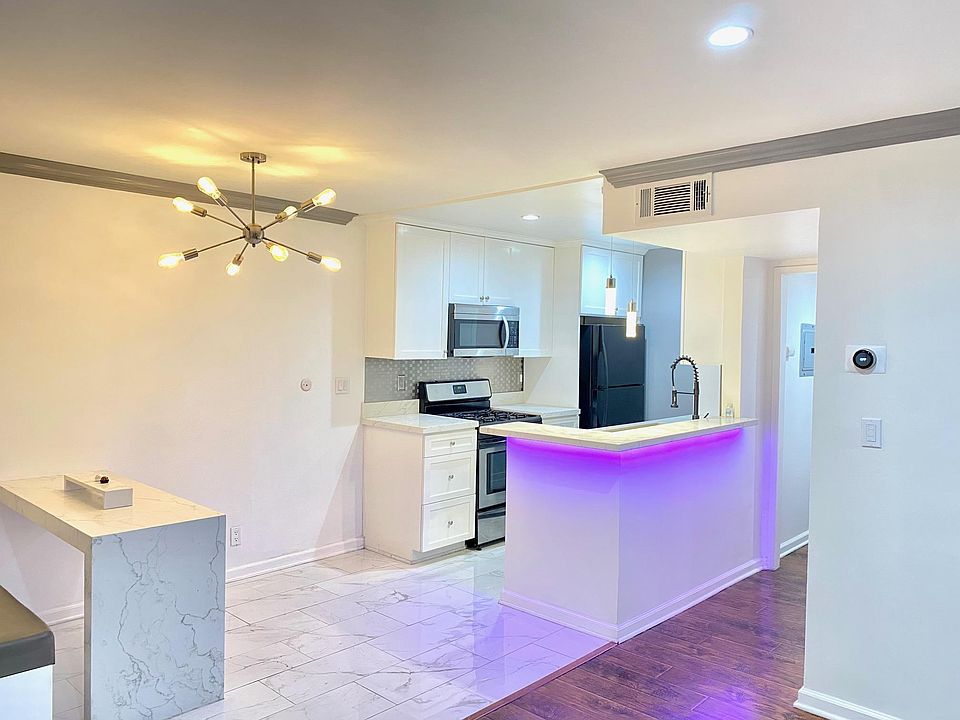 1st image of 20327 Saticoy St Unit 201