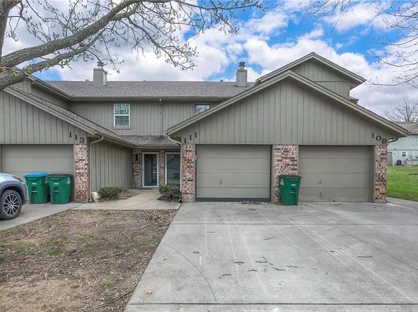 111 NE Greystone Dr, Lees Summit, MO 64086