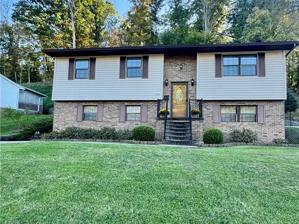 1204 E Village Dr, South Charleston, WV 25309