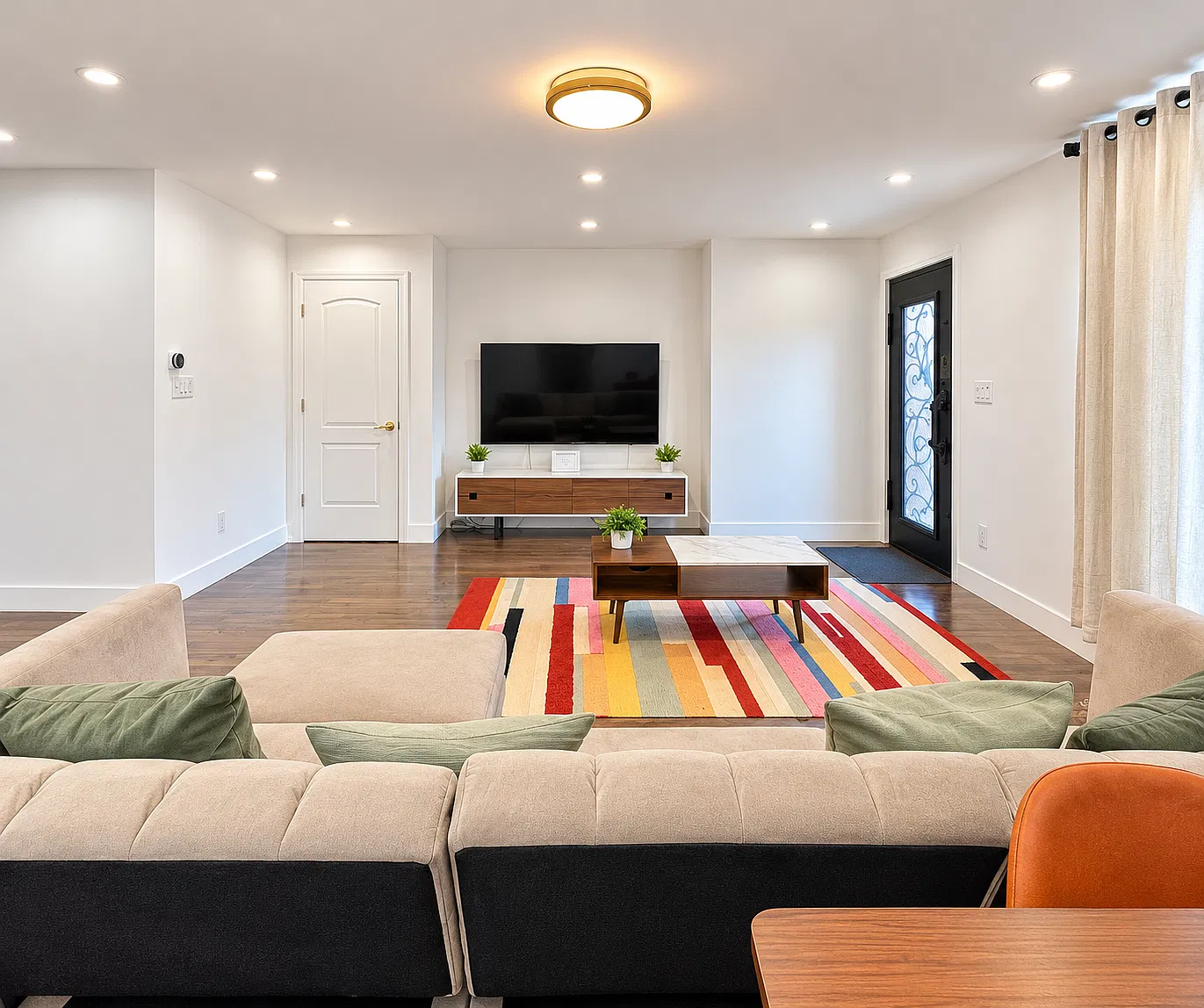 3 bed, $5,550 — Photo 2